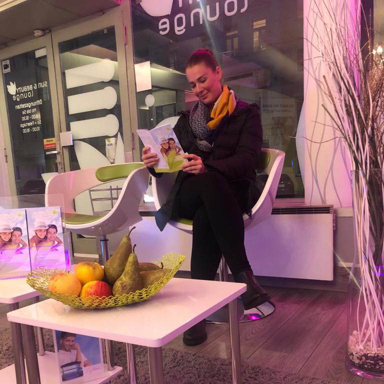 Sun & Beauty Lounge Kunde nutzt gerne die BeautyLight Produkt